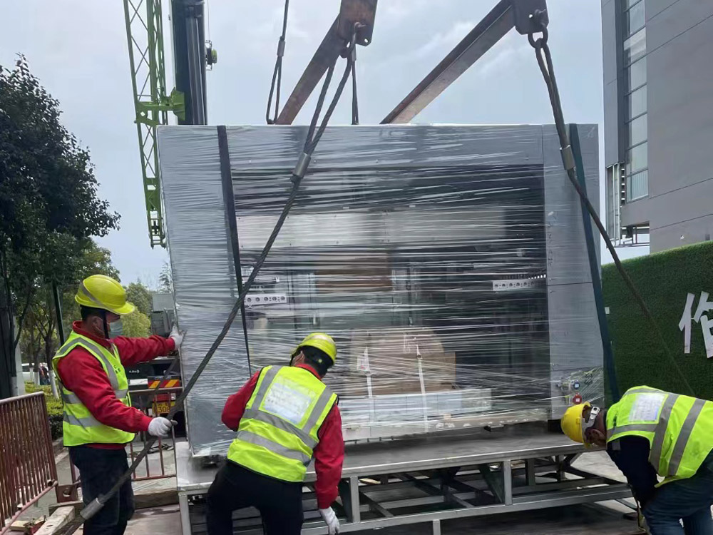 二樓平臺無塵室吊裝作業 二樓平臺無塵室吊裝作業